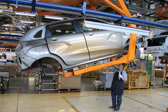 Работа конвейера в одном из цехов компании «АвтоВАЗ»