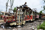 Разрушенные в результате боевых действий трамваи в Орджоникидзевском трамвайном депо (№ 2) на левом берегу Мариуполя, июнь 2022 года