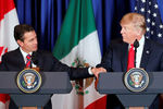 Президент Мексики Энрике Пенья и президент США Дональд Трамп во время встречи на форуме G20, 30 ноября 2018 года