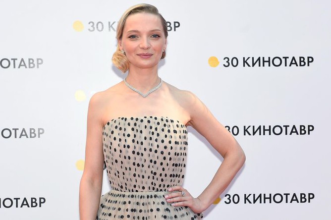 Актриса Екатерина Вилкова на Звездной дорожке перед началом церемонии открытия 30-го Открытого Российского кинофестиваля «Кинотавр» в Сочи