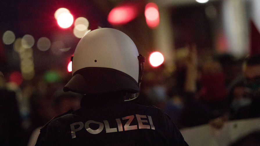 Человек погиб при нападении на синагогу в Вене