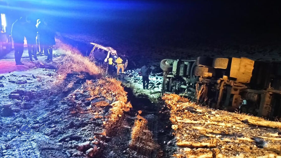 Четыре пассажира минивэна погибли после ДТП с фурой в Башкирии