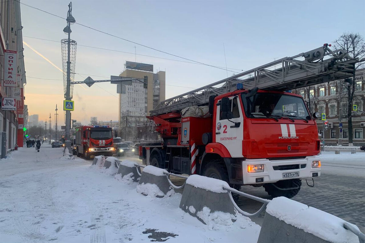 Из горящего ТЦ в Екатеринбурге эвакуировали человек | Новости | Известия | 