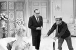 Режиссер Джин Келли с актерами на съемках фильма «Руководство для женатого мужчины», 1966 год