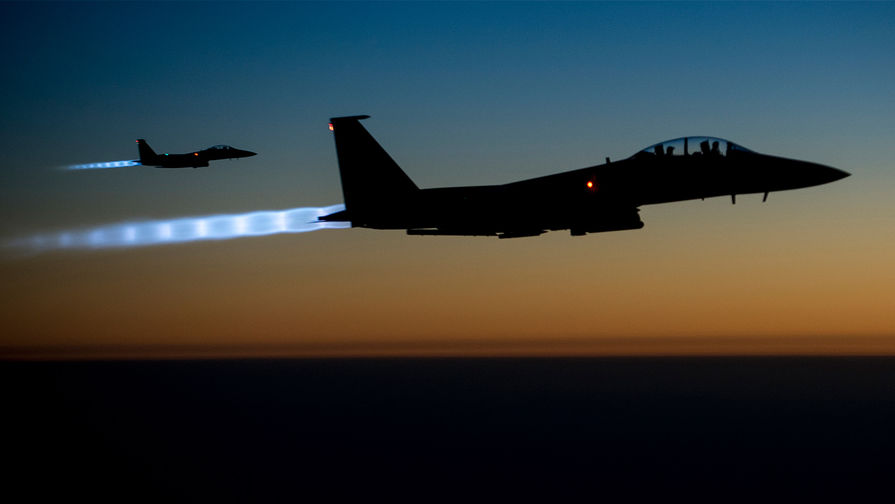 Американские истребители F-15E Eagle во время полета над Ираком, 2014 год