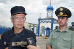 Лидер НБП (запрещена в России) Эдуард Лимонов на территории колонии в городе Энгельс Саратовской области, 2003 год