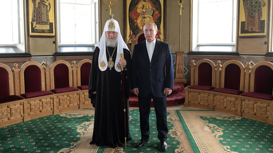 Путин передал поздравления с Пасхой патриарху Кириллу