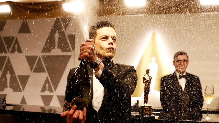 Актер Рами Малек отмечает награду в&nbsp;номинации &laquo;Лучшая мужская роль&raquo; на&nbsp;афтепати после премии &laquo;Оскар&raquo; в&nbsp;Лос-Анджелесе, 25 февраля 2019 года
