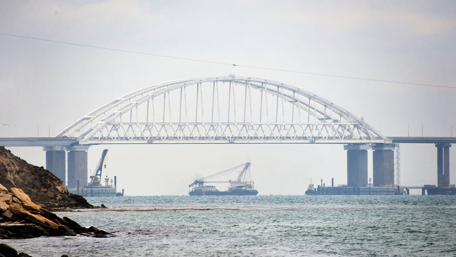 У Крымского моста скопилась пятикилометровая пробка