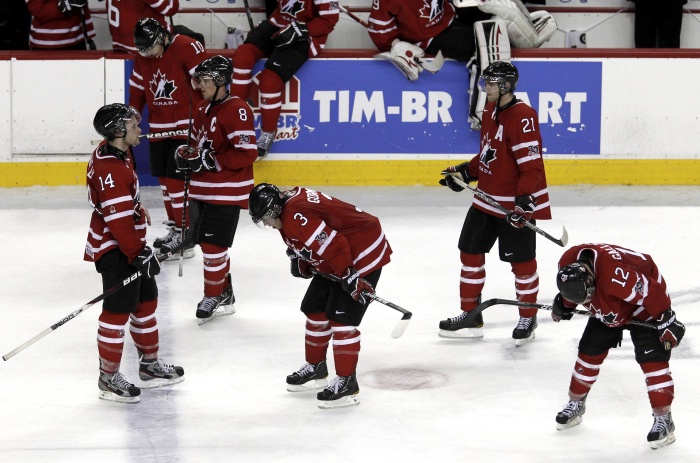 Канадские хоккеисты после полуфинала