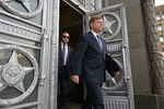 15 мая 2013 года. Майкл Макфол, вызванный в МИД РФ в связи с задержанием в Москве сотрудника американской дипломатической миссии, при выходе из здания Министерства иностранных дел РФ