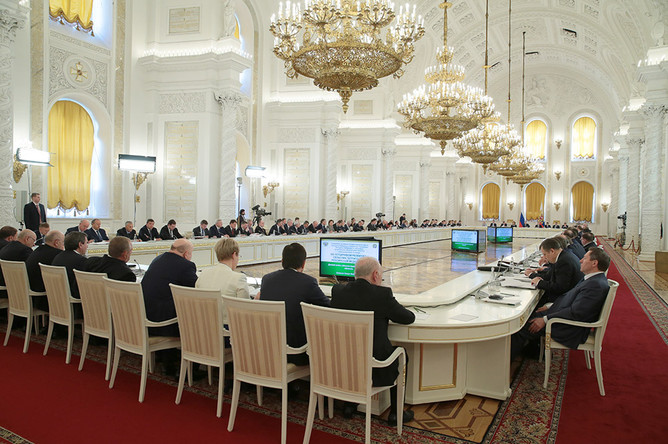 Совместное заседание Государственного совета и Совета при президенте РФ по реализации приоритетных национальных проектов и демографической политике в Кремле