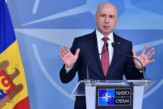Премьер-министр Молдавии Павел Филип во время встречи с генсеком НАТО Йенсом Столтенбергом в штаб-квартире альянса в Брюсселе, 30 марта 2017 года