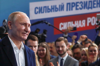 Владимир Путин во время встречи с доверенными лицами в своем предвыборном штабе в день выборов президента, 18 марта 2018 года