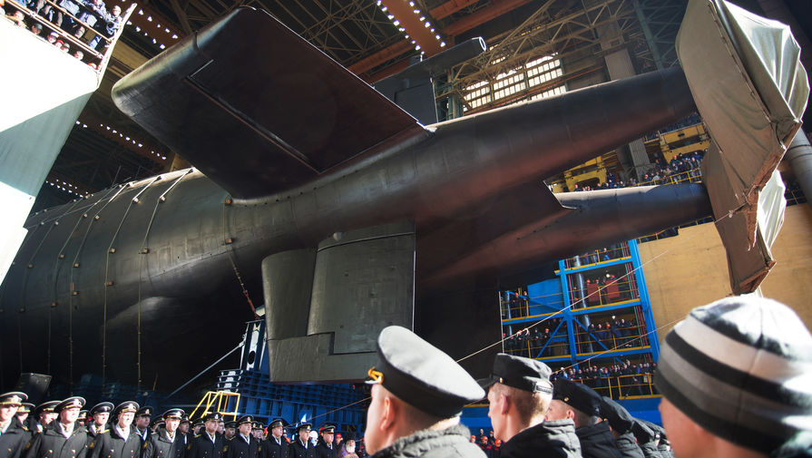 Атомная подводная лодка специального назначения проекта 09852 «Белгород», которая является первым носителем аппаратов «Посейдон», во время церемонии спуска на воду на АО «ПО «Севмаш», 23 апреля 2019 года