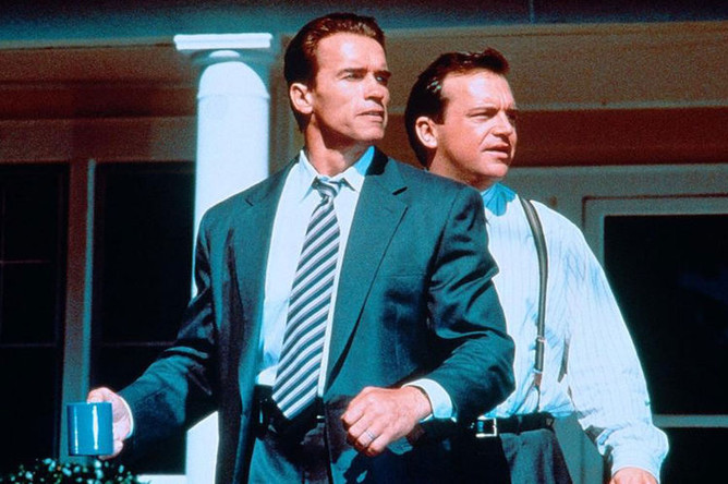 Арнольд Шварценеггер и Том Арнольд в фильме «Правдивая ложь» (1994)