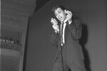 Адриано Челентано выступает на сцене в Риме, 1961 год