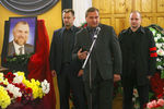 Мэр Пскова Иван Цецерский выступает на церемонии прощания

