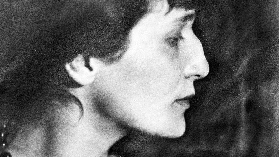 Портрет Анны Ахматовой работы Моисея Наппельбаума, 1922&nbsp;год