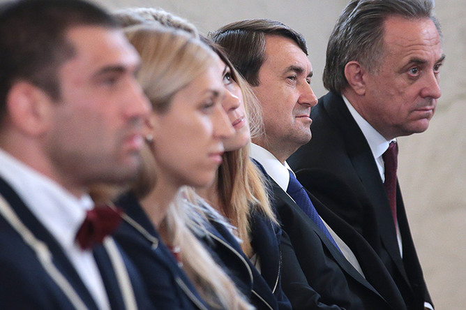 Министр спорта РФ Виталий Мутко и помощник президента РФ Игорь Левитин (справа налево) во время встречи с президентом РФ в Александровском зале Большого Кремлевского дворца