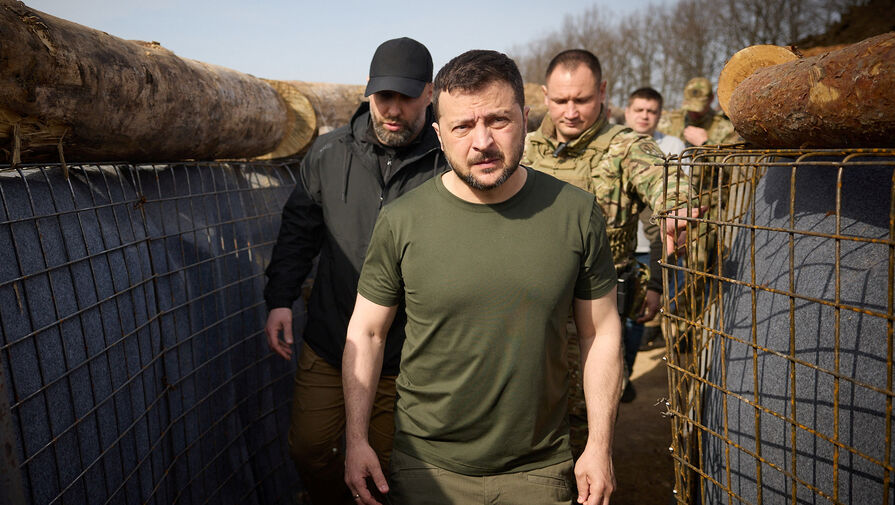 Зеленского предупредили, что он ведет Украину к поражению