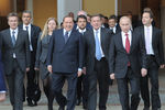 Бывший премьер Италии Сильвио Берлускони, бывший канцлер Германии Герхард Шредер и избранный президент России Владимир Путин (слева направо на первом плане) по окончании церемонии инаугурации в Кремле, 7 мая 2017 года