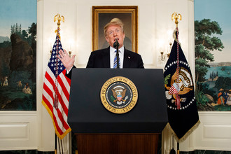 Дональд Трамп выступает с речью по поводу стрельбы в школе во Флориде, 15 февраля 2018