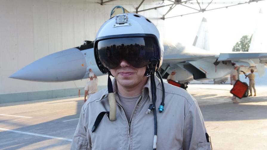 Пилот Су-35, заместитель командира эскадрильи, перед&nbsp;учебно-тренировочным полетом