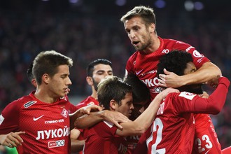 Футболисты «Спартака» празднуют гол