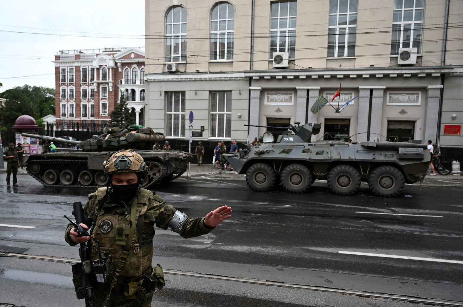 Жителей Ростова-на-Дону попросили избегать мест скопления людей и техники -  Газета.Ru | Новости