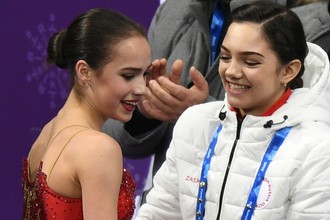 Российские фигуристки Алина Загитова и Евгения Медведева