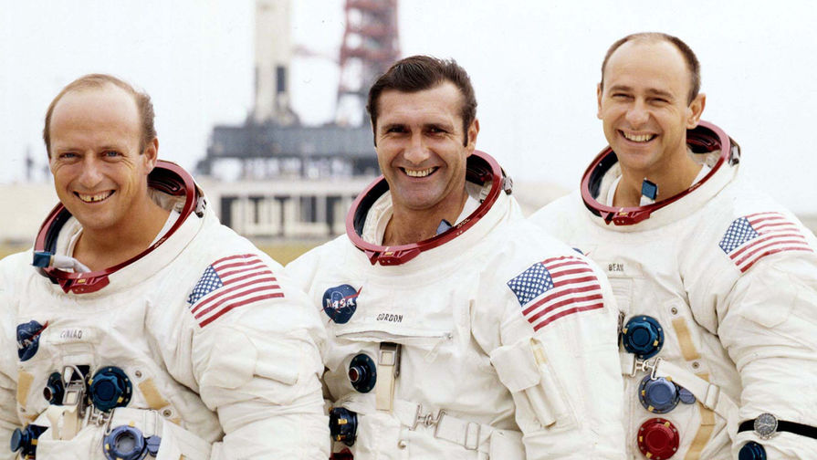 Пилоты «Аполлон-12» Чарльз Конрад, Ричард Гордон и Алан Бин перед полетом