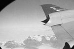 Вид из иллюминатора пассажирского самолета Ил-18 во время сверхдальнего перелета из Москвы в Антарктиду, 1980 год