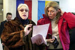 Лидия Федосеева-Шукшина и Мария Шукшина на выборах президента России, 2004 год