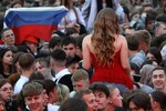 Выпускники на Дворцовой площади во время ежегодного праздника «Алые паруса» в Санкт-Петербурге, 28 июня 2025 года