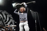 Фронтмен Soundgarden Крис Корнелл во время концерта в Камдене, Нью-Джерси, 2013 год