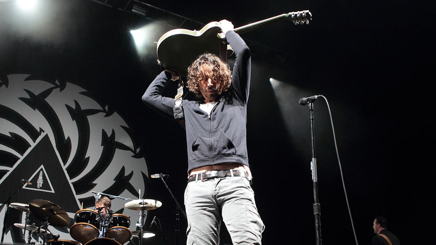 Фронтмен Soundgarden Крис Корнелл во время концерта в&nbsp;Камдене, Нью-Джерси, 2013&nbsp;год