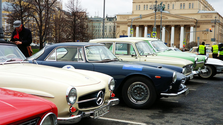 Во время старта ралли классических автомобилей в&nbsp;Москве, 22 апреля 2018 года