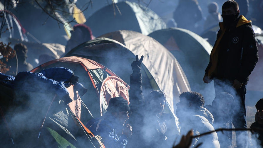 Польские силовики забрали группу беженцев от забора на границе