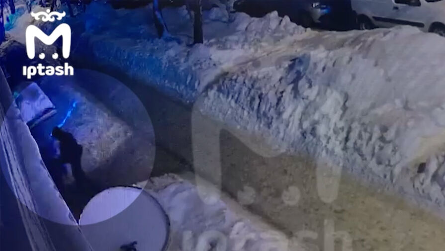 В Казани муж спас супругу, на которую напал преследовавший ее неизвестный в подъезде