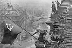 Знамя Победы над Рейхстагом в Берлине, 2 мая 1945 года 