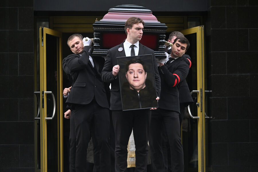 Церемония прощания с&nbsp;актером Романом Поповым в&nbsp;Центральной клинической больнице (ЦКБ) в&nbsp;Москве, 1&nbsp;ноября 2025&nbsp;года