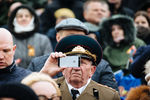 Зрители на военном параде, посвященном 72-й годовщине победы в Великой Отечественной войне
