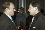 Лидер КПРФ Геннадий Зюганов и журналист Александр Невзоров в перерыве между заседаниями в Госдуме, 1994 год 