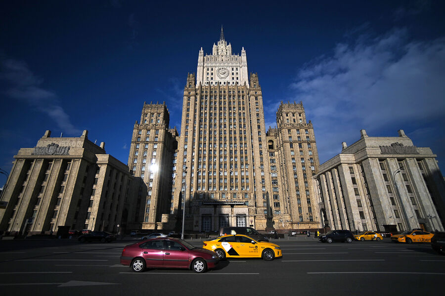 Здание Министерства иностранных дел РФ в Москве