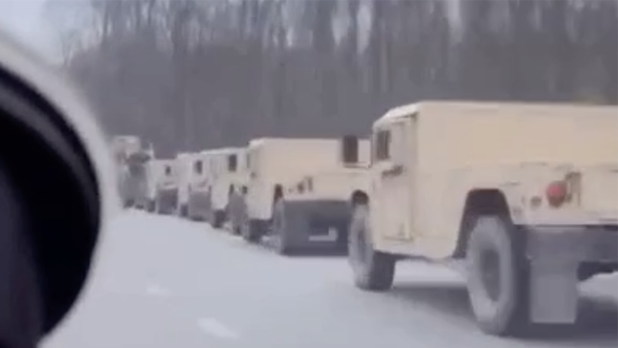 Военкор снял видео колонны не поставляемой ранее Украине бронетехники