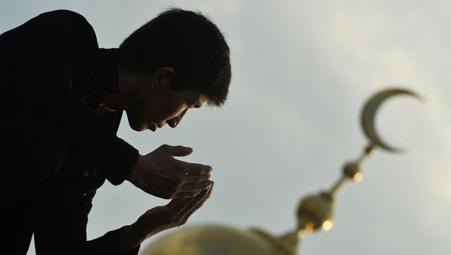 Исламовед назвал причины снижения числа молящихся в столичных мечетях на Курбан-байрам
