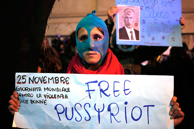 Во время визита Путина в Риме прошли протесты с требованием освободить Pussy Riot