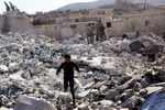 Последствия авиаудара по сирийской деревне Кфредриан
