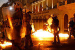 Полиция разгоняет протестующих в Афинах